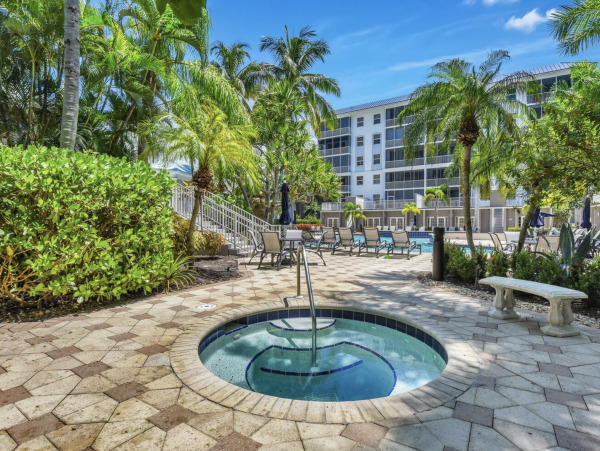 Luxury Vacation Rental in Naples: Your Tropical Escape